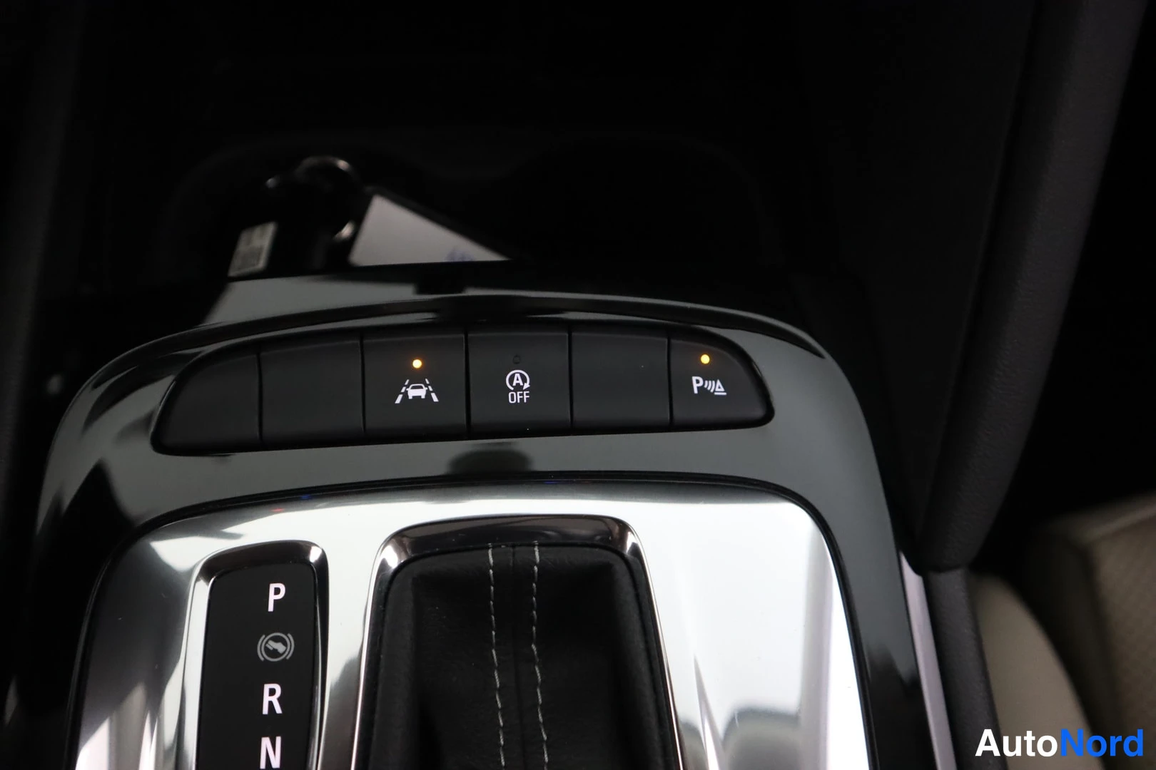 Punainen Opel Insignia 2020, yksityiskohta, kuva 18