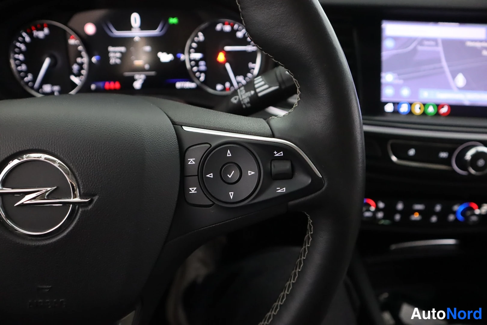Punainen Opel Insignia 2020, yksityiskohta, kuva 20