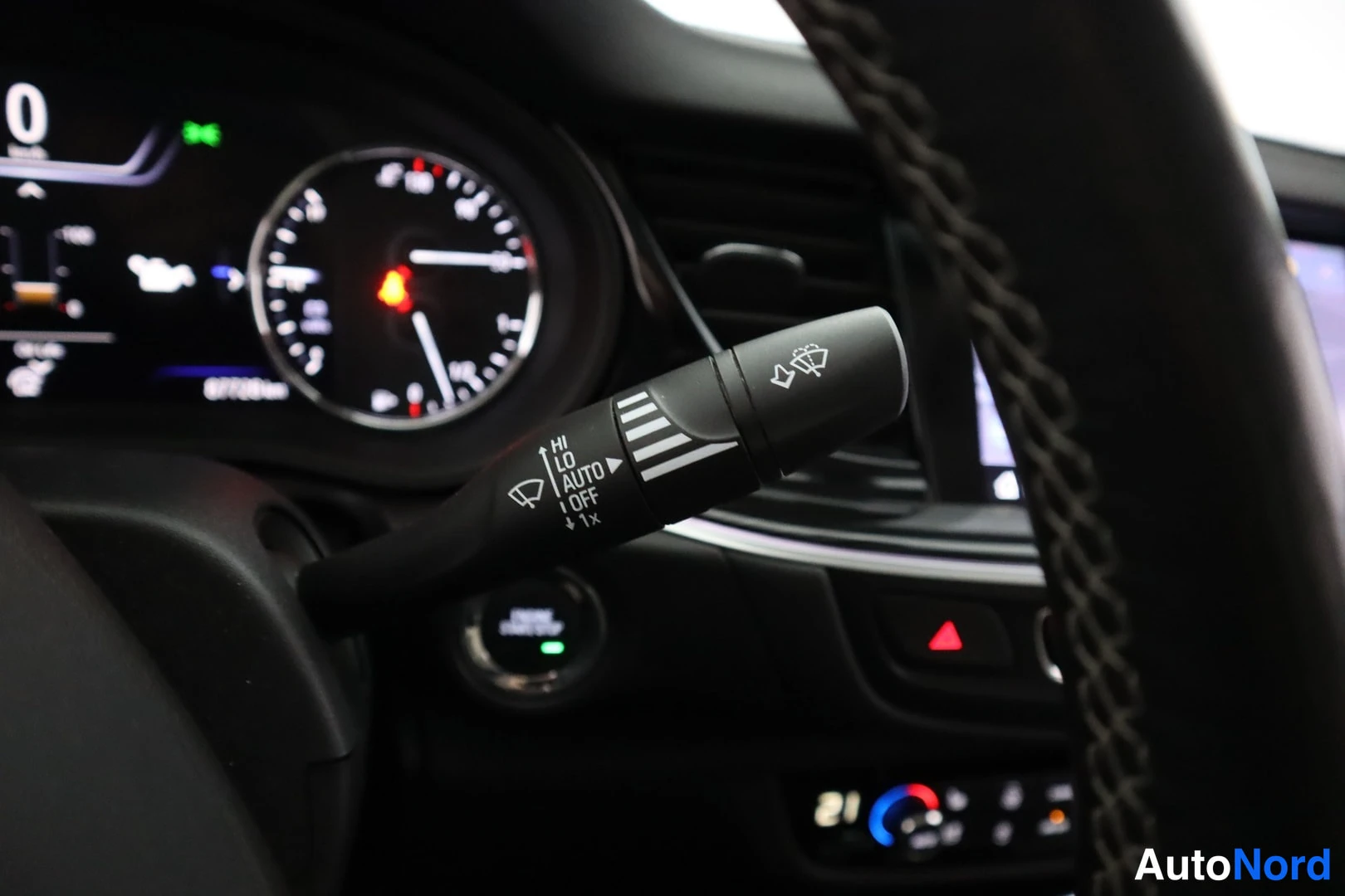 Punainen Opel Insignia 2020, yksityiskohta, kuva 22