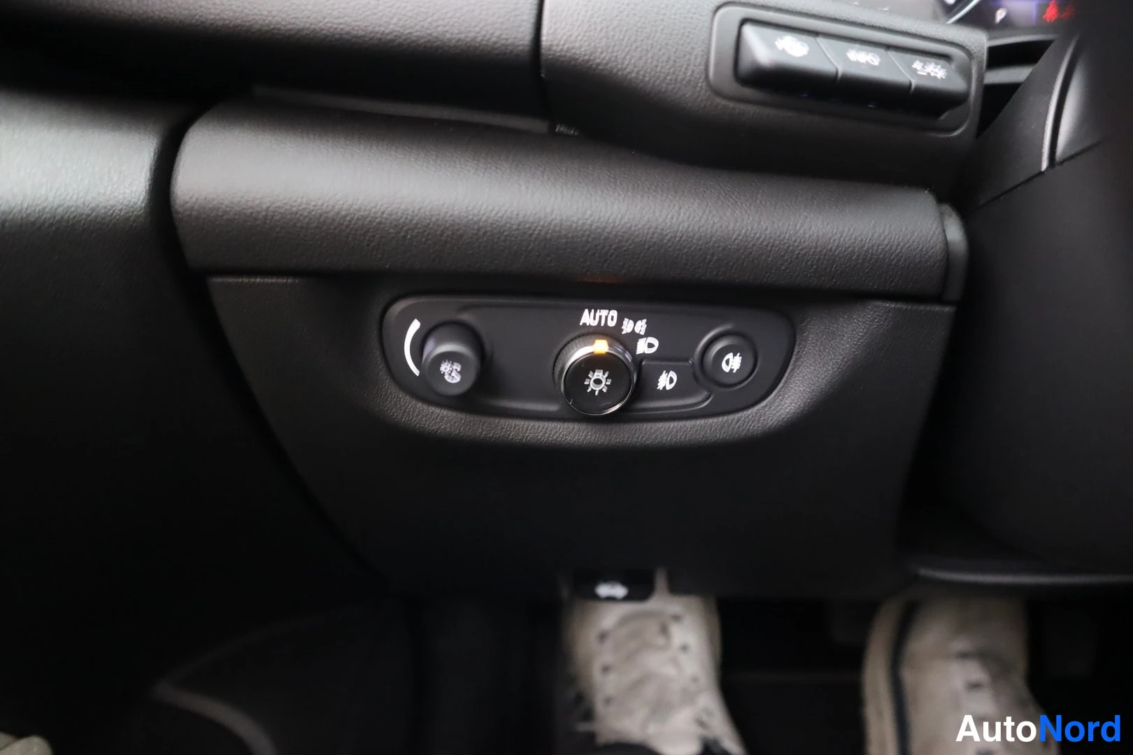 Punainen Opel Insignia 2020, yksityiskohta, kuva 30