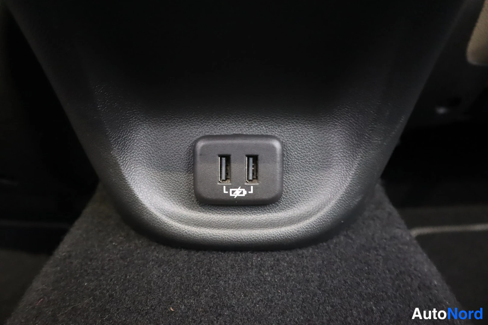 Punainen Opel Insignia 2020, yksityiskohta, kuva 27