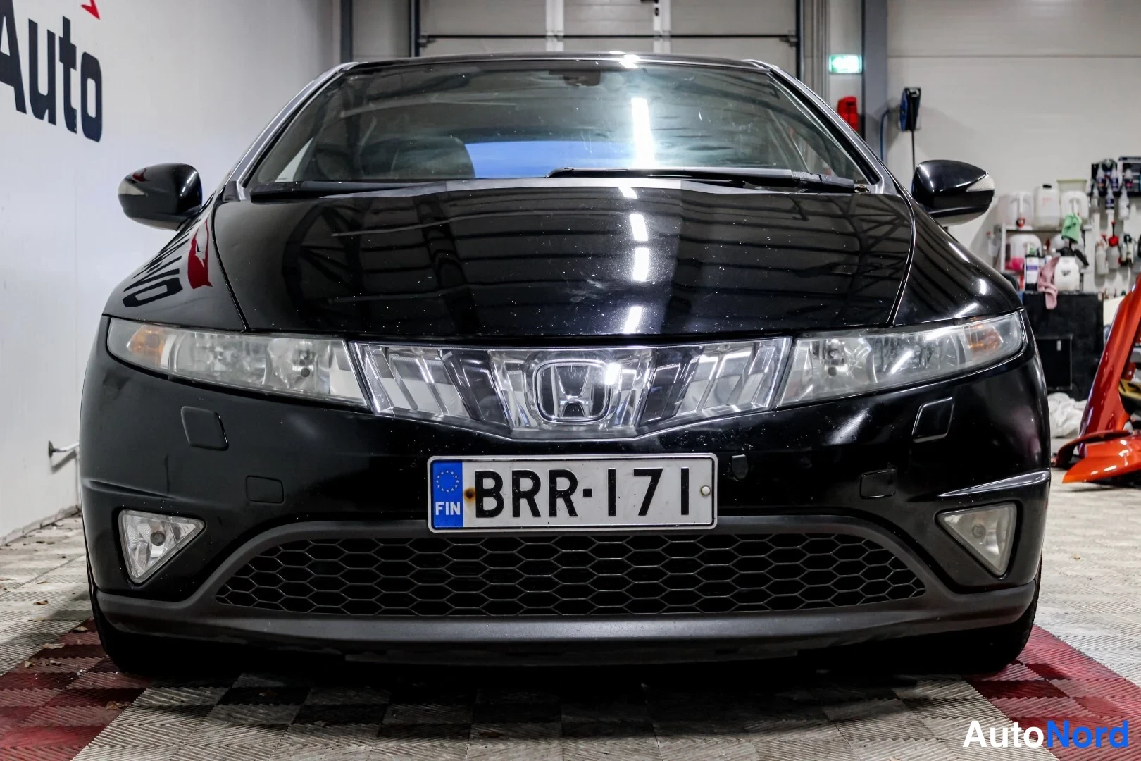 Musta Honda Civic 2008, edestä, kuva 5
