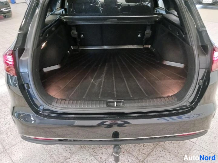 Musta Kia Ceed 2022, tavaratila, kuva 13
