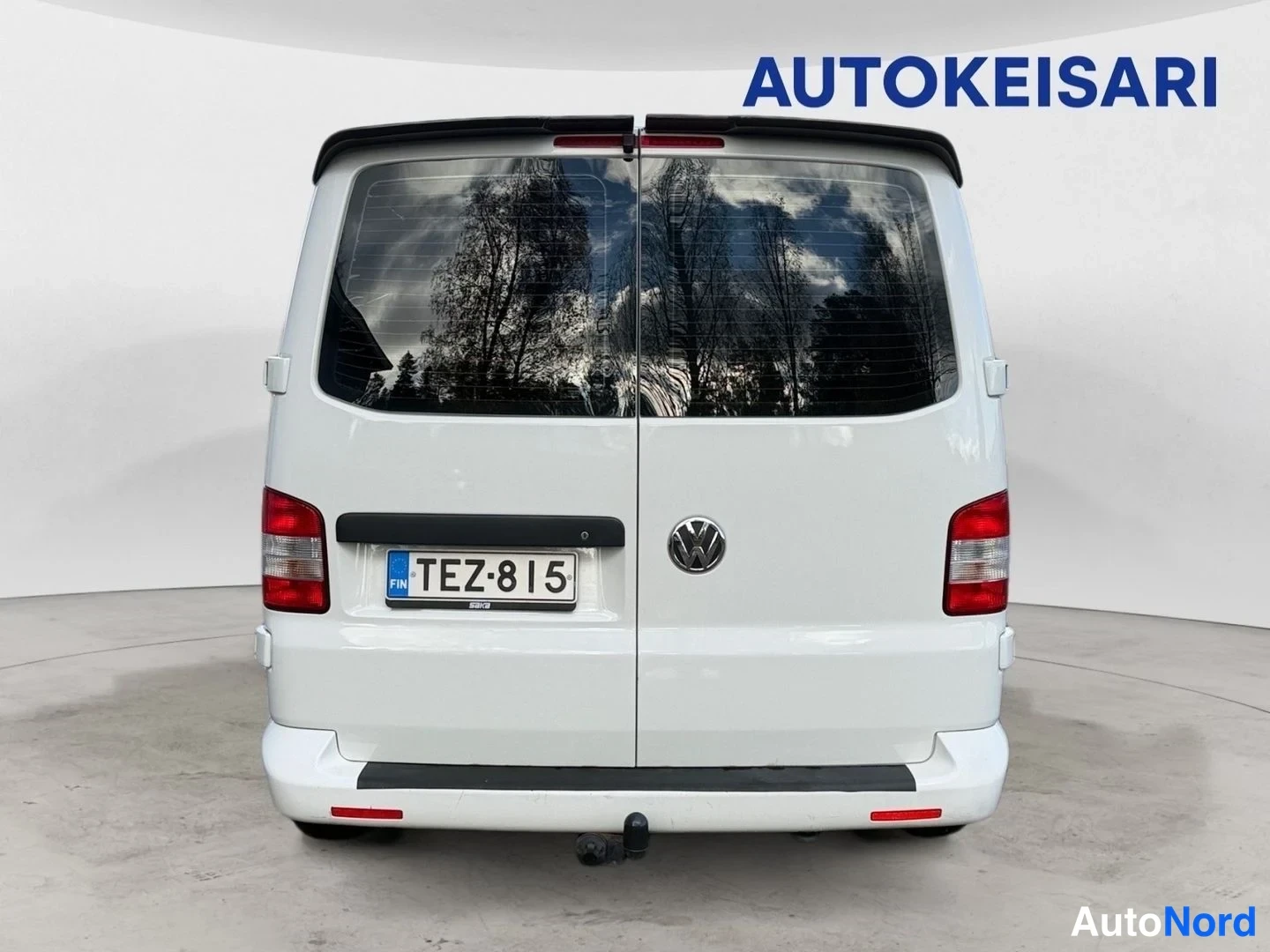 Valkoinen Volkswagen Transporter 2010, takaa, kuva 10