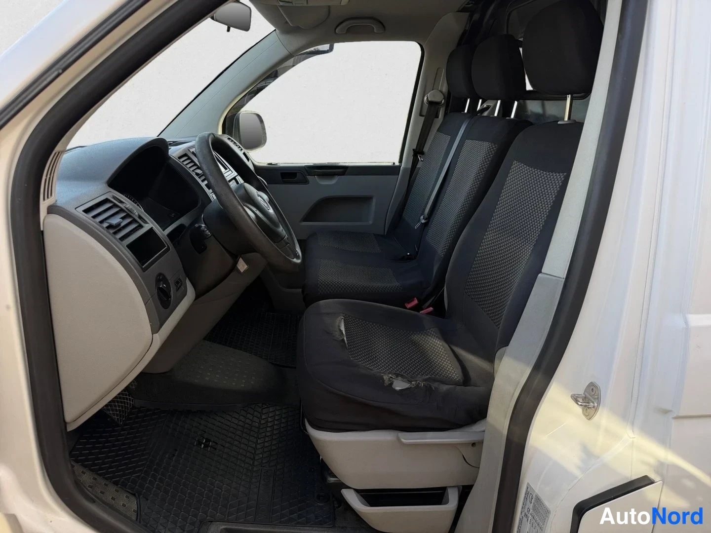 Valkoinen Volkswagen Transporter 2010, sivulta, kuva 7