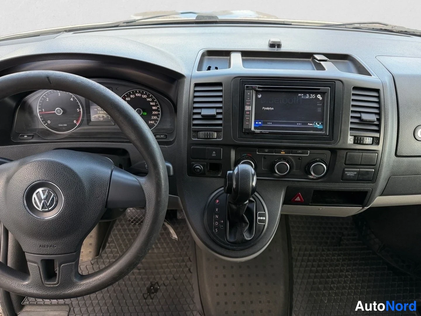 Valkoinen Volkswagen Transporter 2010, edestä, kuva 14