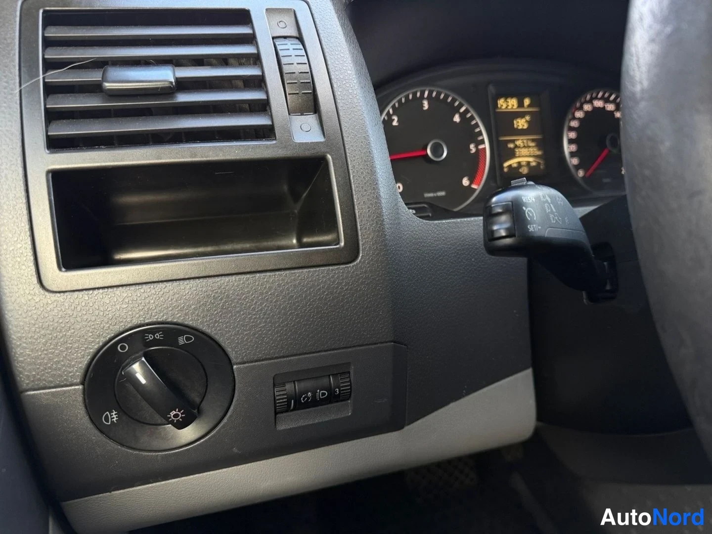 Valkoinen Volkswagen Transporter 2010, kuva 16