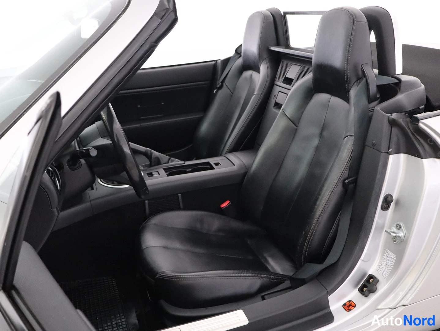 Hopea Mazda MX-5 2006, etuistuimet, kuva 9