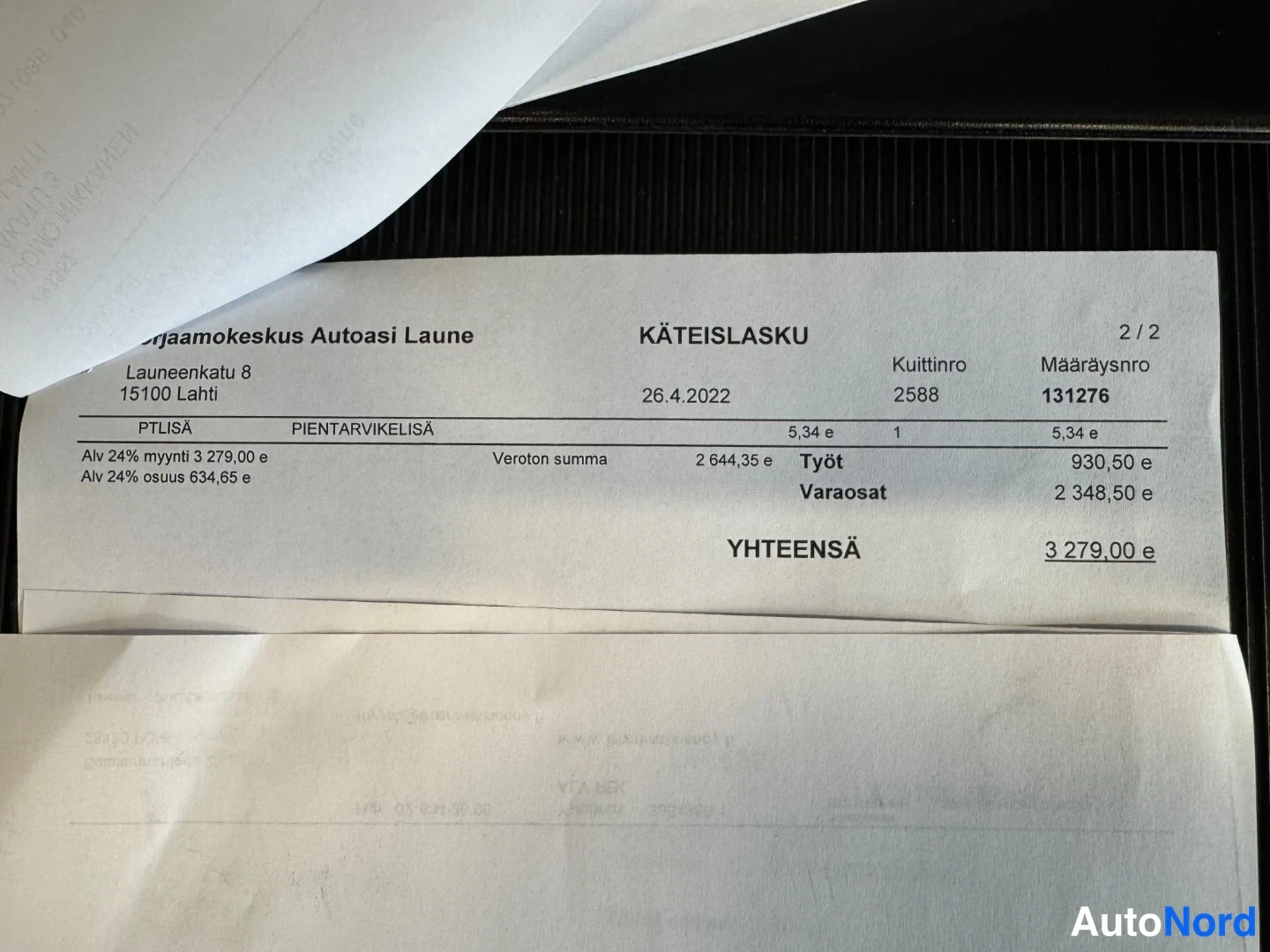 Asiakirja: Käteislasku Korjaamokeskus Autoasi Laune, Lahteen 26.4.2022, yhteensä 3 279,00 euroa.
