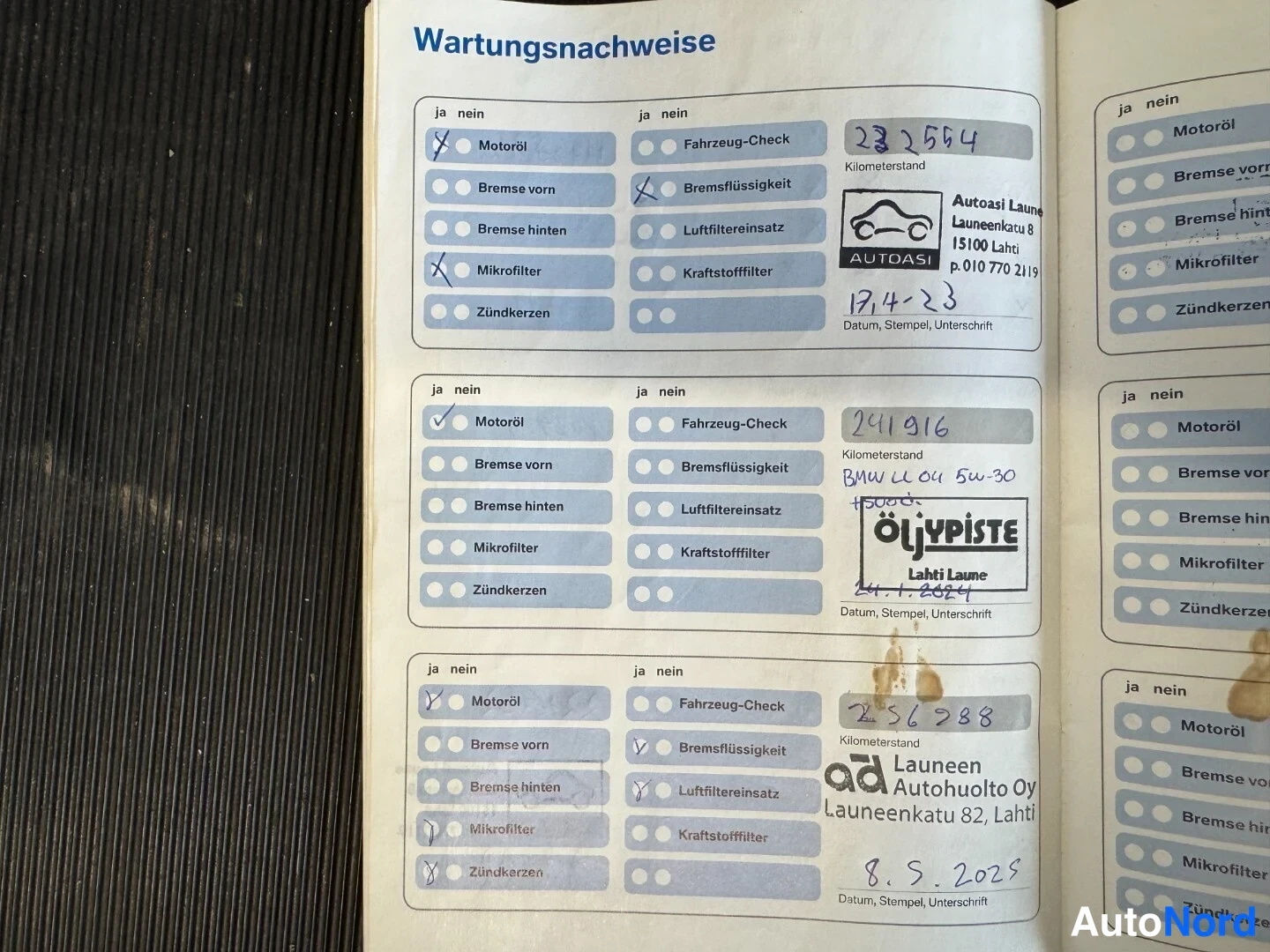 Asiakirja: Huoltokirjan sivu, otsikko Wartungsnaachweise, huoltomerkinnät km 232564, 241916 ja 256288, viimeisin päivätty 8.5.2025.