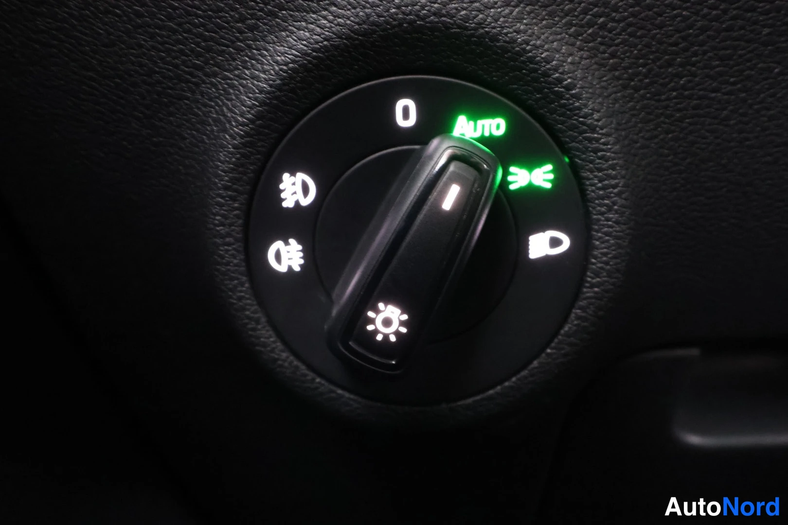 Sininen Skoda Kodiaq 2020, edestä, kuva 4