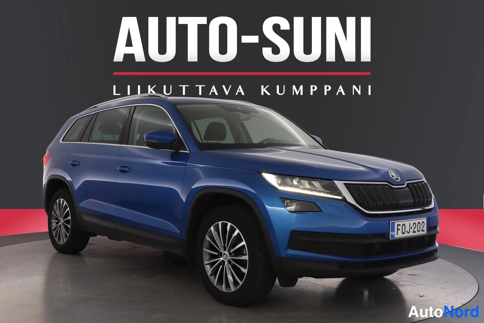 Sininen Skoda Kodiaq 2020, etuviisto, keula oikealle, kuva 2