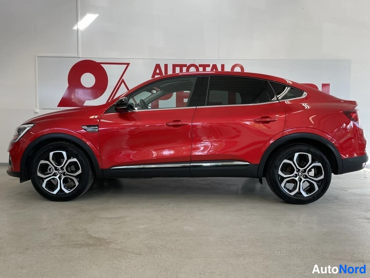 Punainen Renault Arkana 2021, sivulta, kuva 12