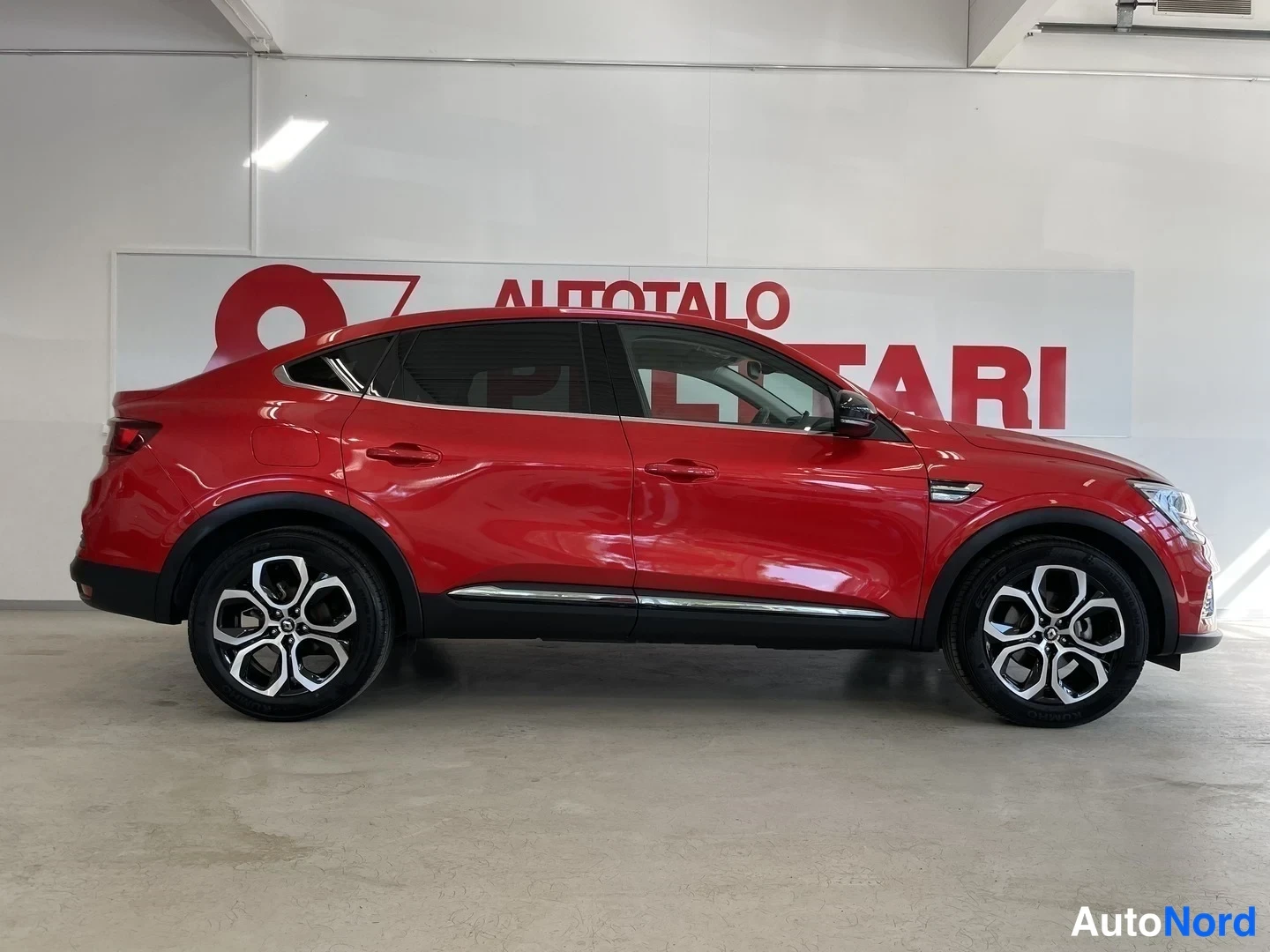 Punainen Renault Arkana 2021, sivulta, kuva 11