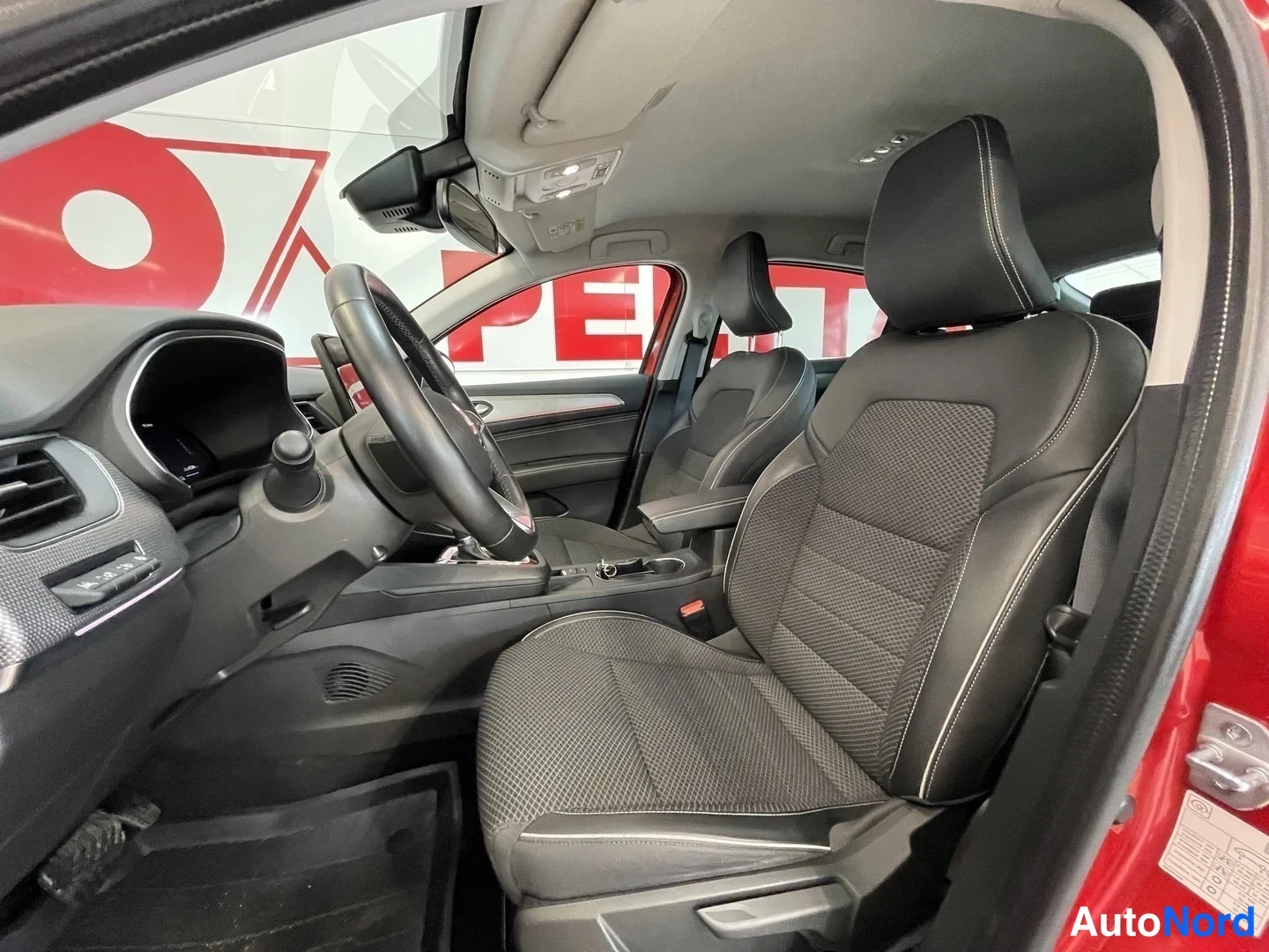 Punainen Renault Arkana 2021, etuistuimet, kuva 22