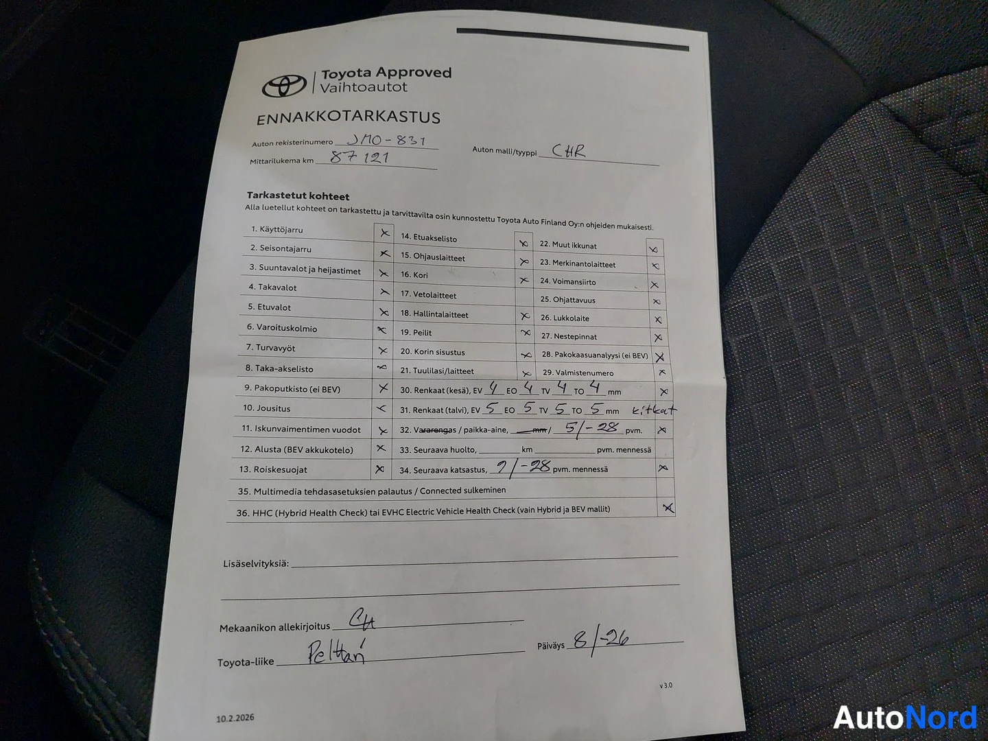Muu: Toyota Approved Vaihtoautot -ennakkotarkastuslomake, jonka mukaan auton malli on C-HR, rekisterinumero, mittarilukema 87121 km, päiväys 8/26.