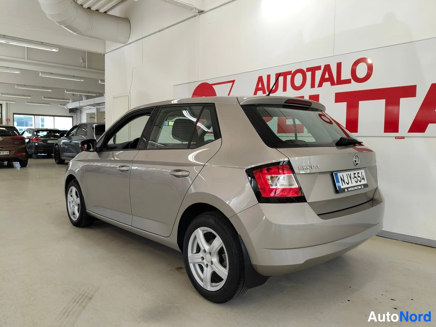 Takaviisto: Takakolmasosan kuva autosta.