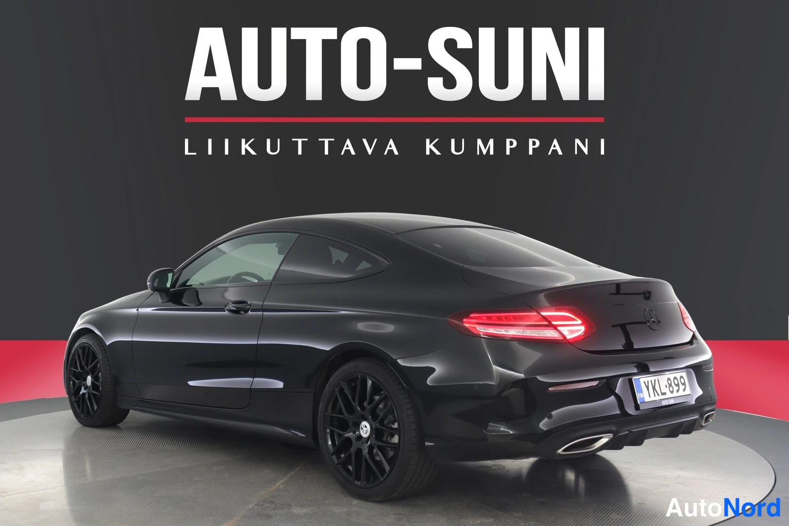 Musta Mercedes-Benz C 2020, takaviisto, kuva 6