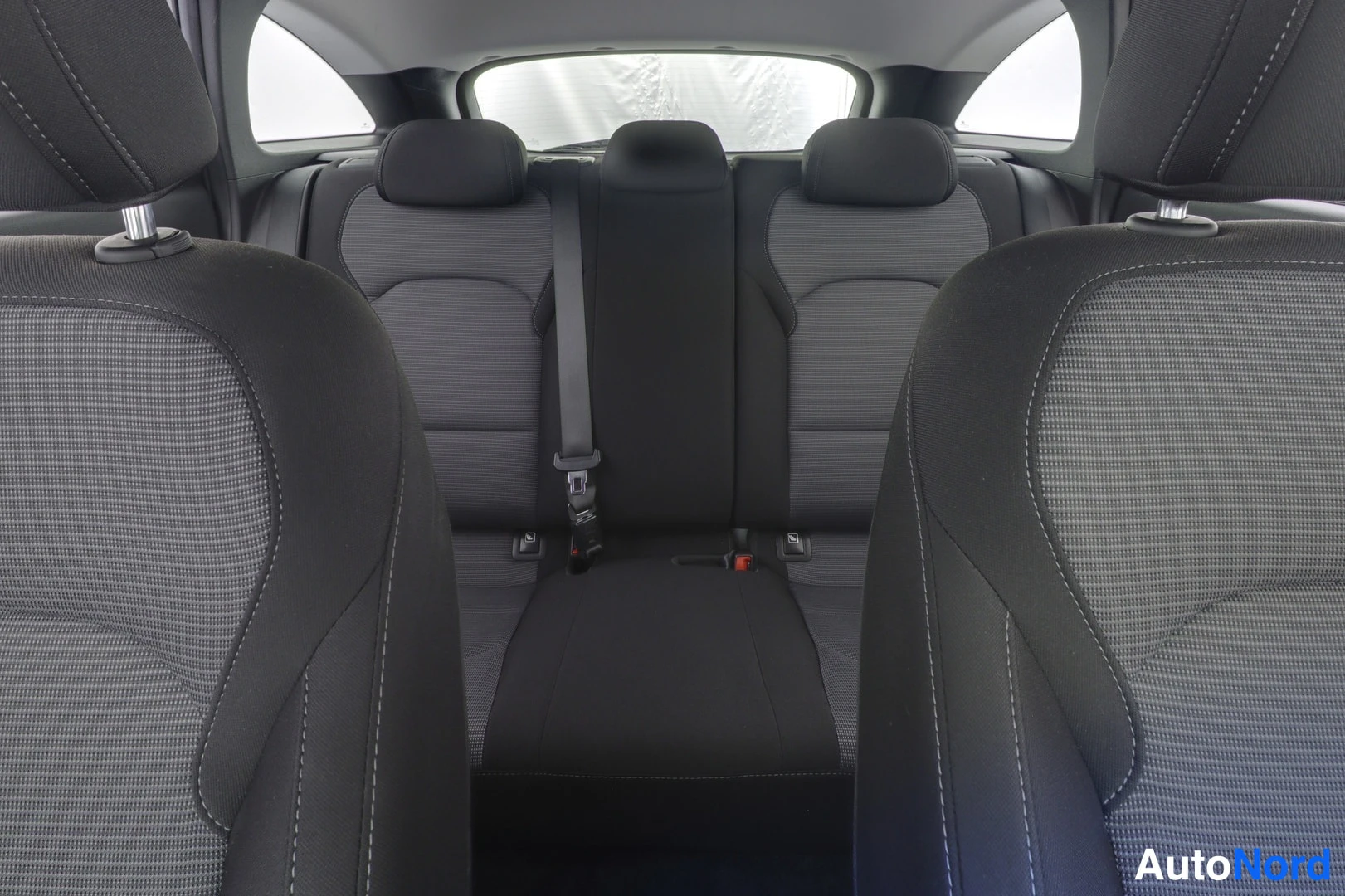 Valkoinen Hyundai i30 2019, takaistuimet, kuva 10