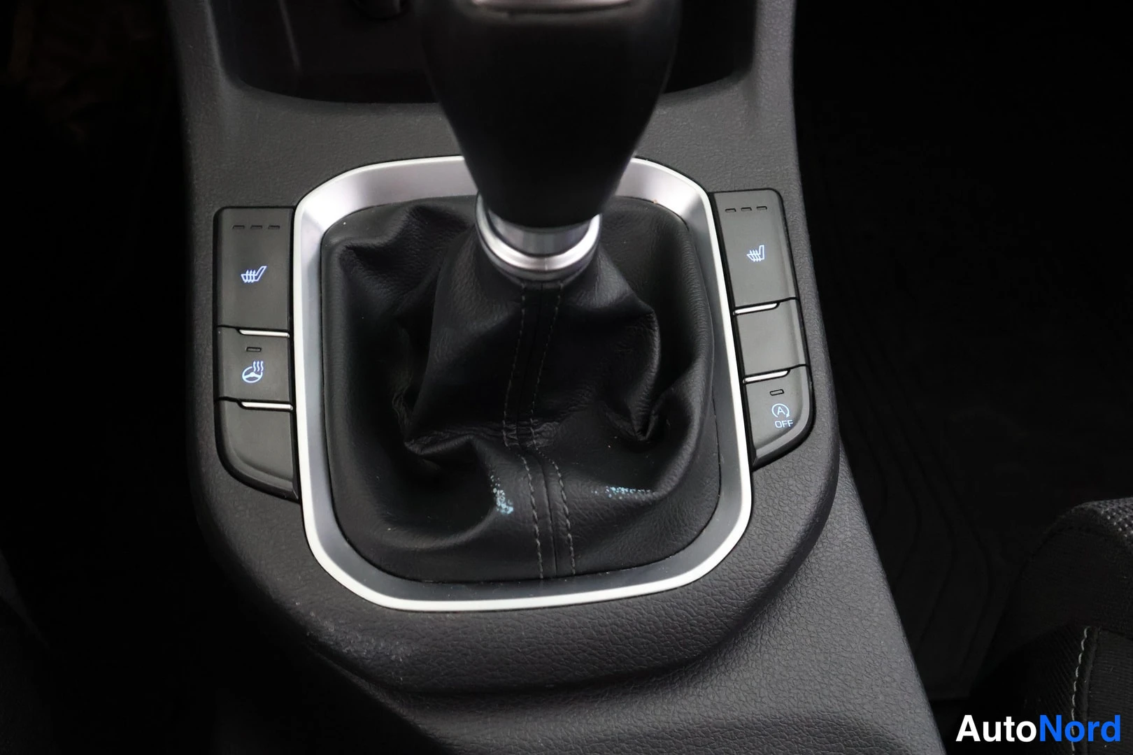 Valkoinen Hyundai i30 2019, yksityiskohta, kuva 16