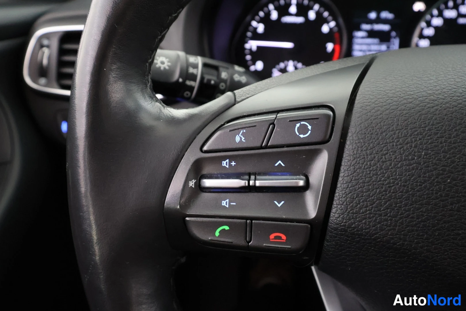 Valkoinen Hyundai i30 2019, yksityiskohta, kuva 20