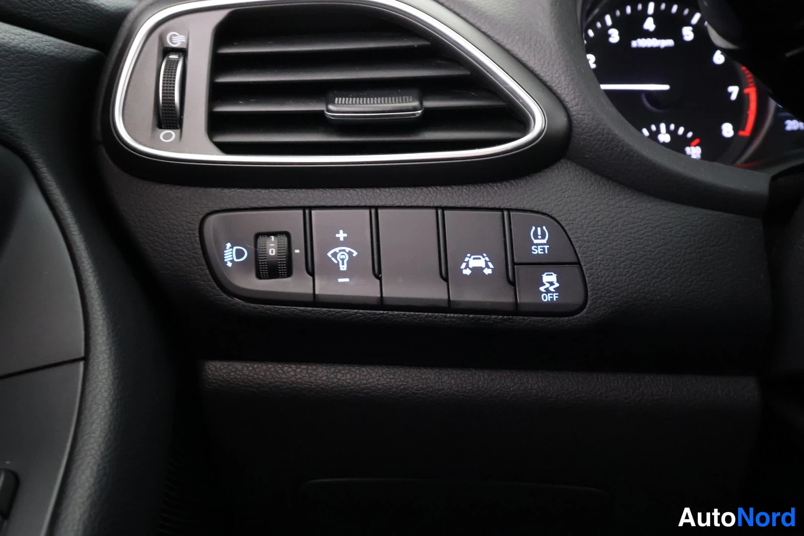 Valkoinen Hyundai i30 2019, yksityiskohta, kuva 21