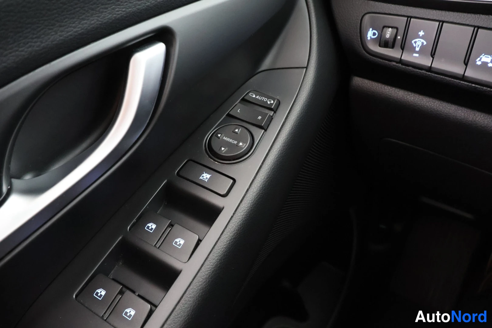 Valkoinen Hyundai i30 2019, yksityiskohta, kuva 22