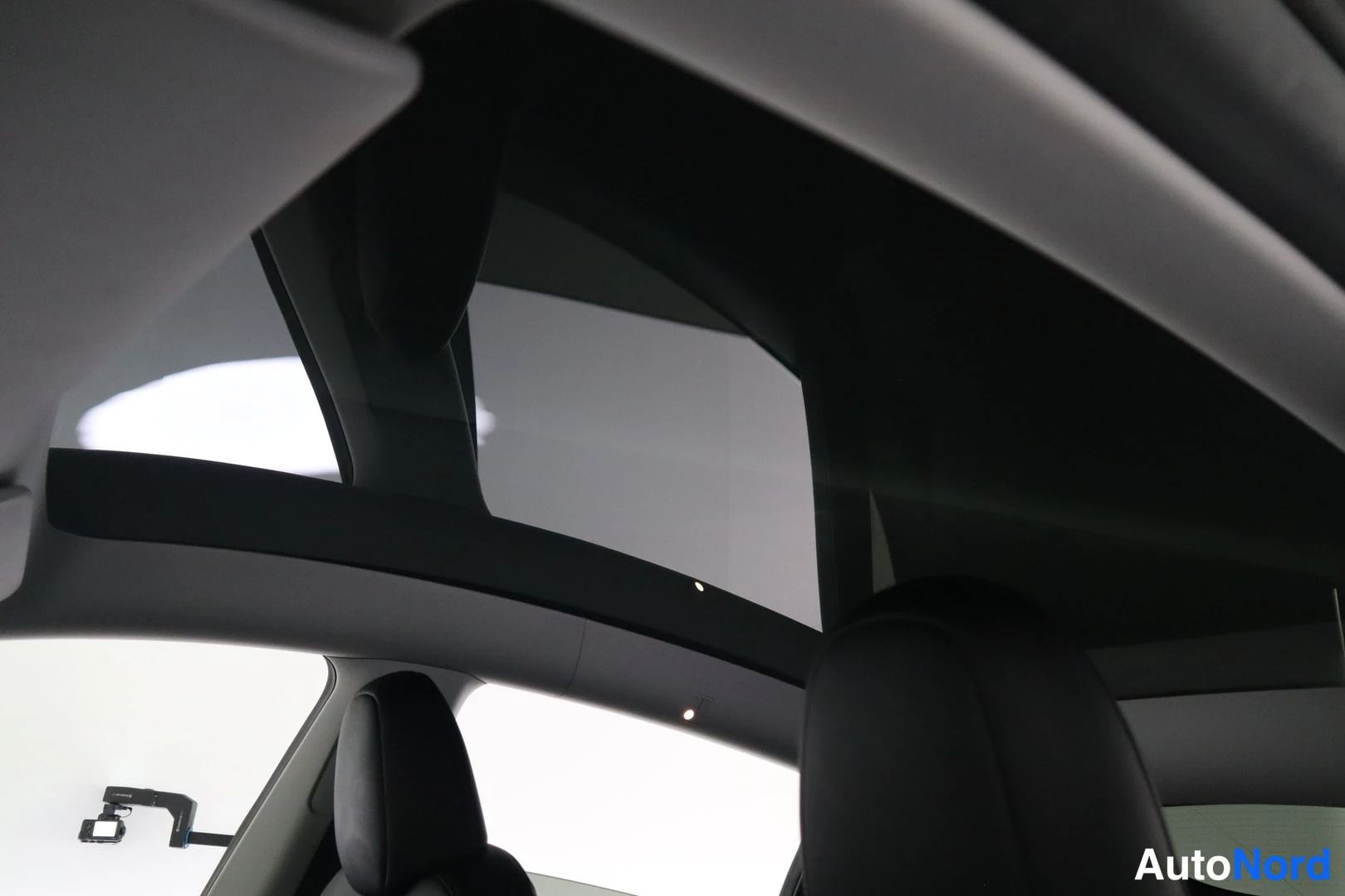 Valkoinen Tesla Model Y 2024, kuva 15