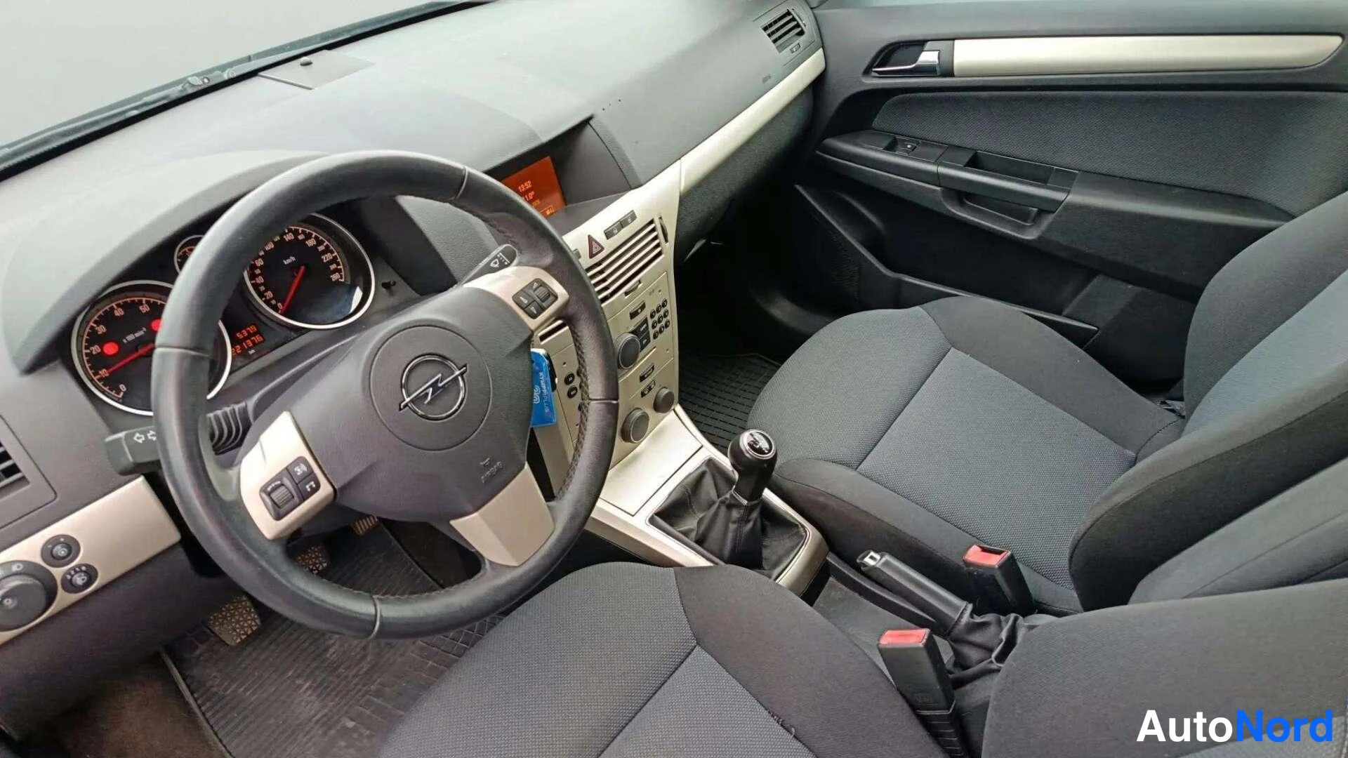 Sininen Opel Astra 2007, ohjaamo, kuva 11