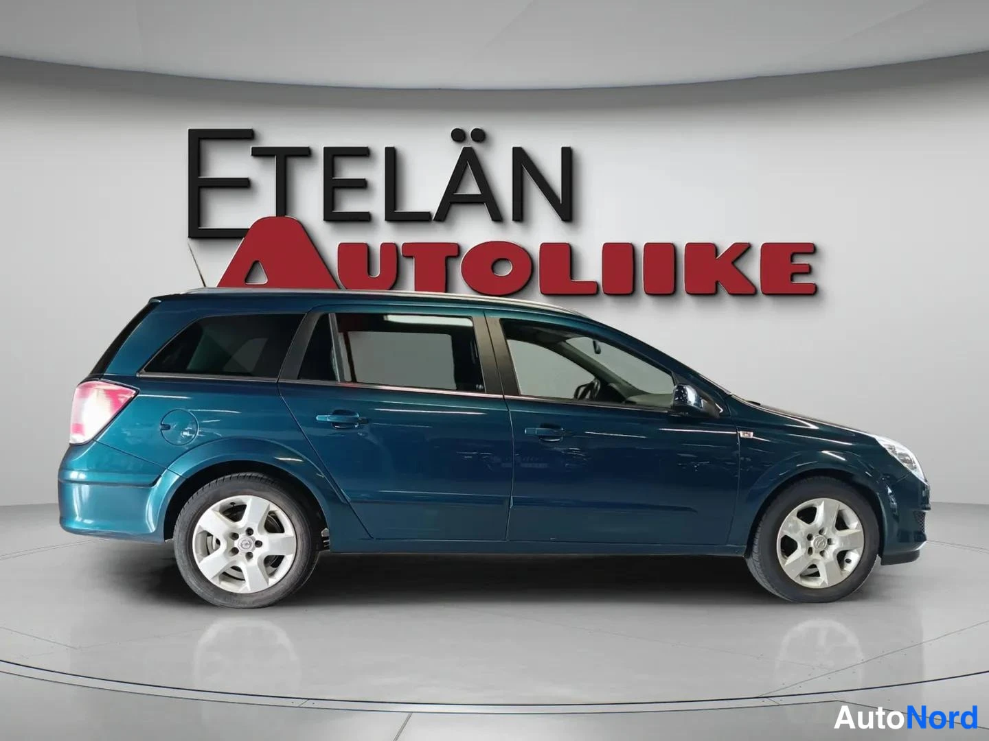 Sininen Opel Astra 2007, sivulta, kuva 4