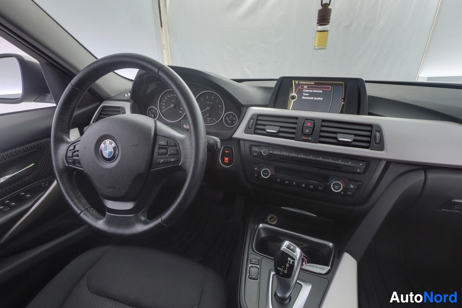 Valkoinen BMW 320i xDrive 2014, kuva 26