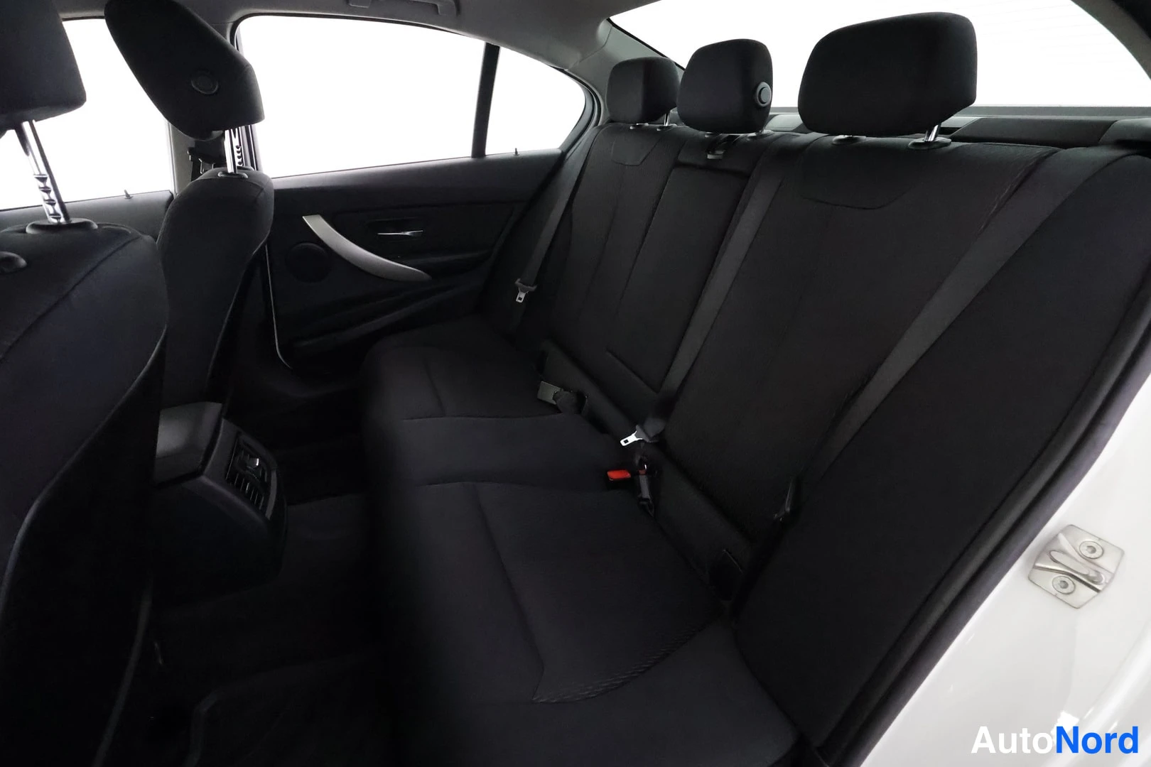 Valkoinen BMW 320i xDrive 2014, kuva 28
