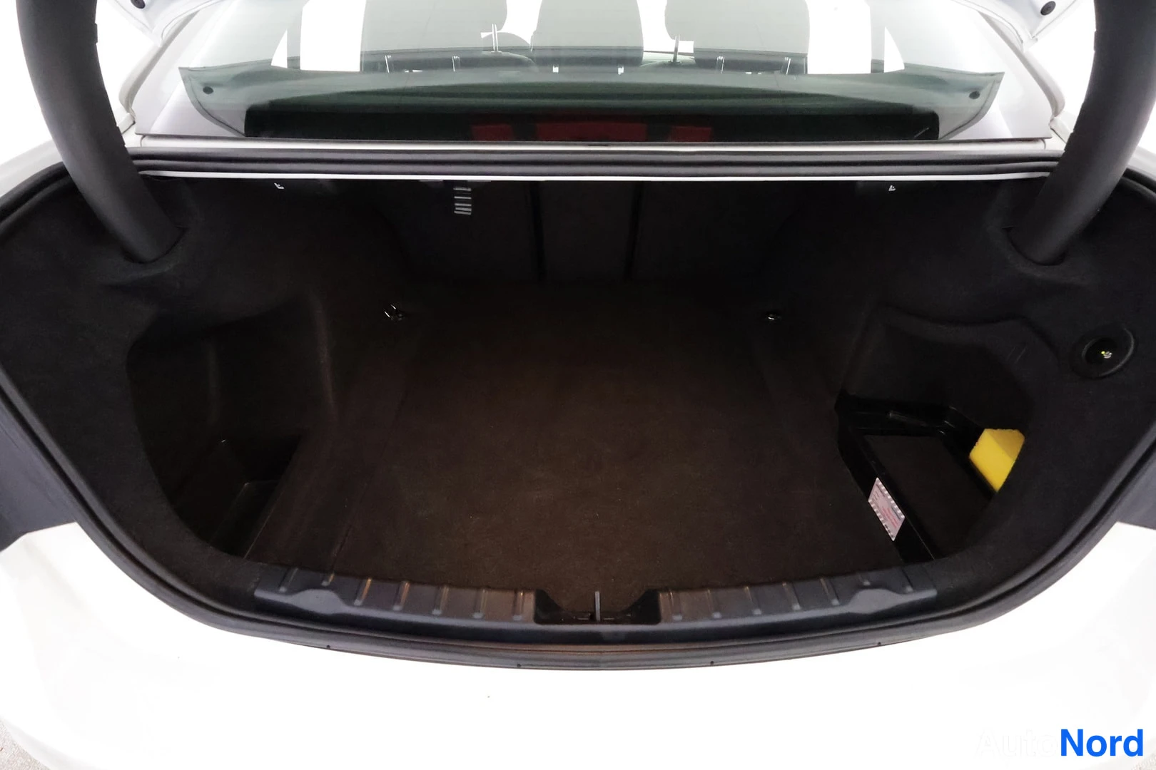 Valkoinen BMW 320i xDrive 2014, kuva 29