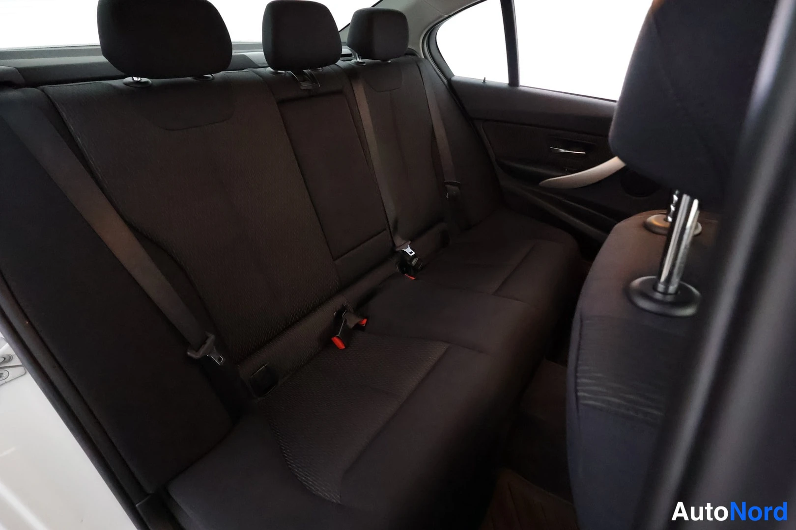 Valkoinen BMW 320i xDrive 2014, kuva 33