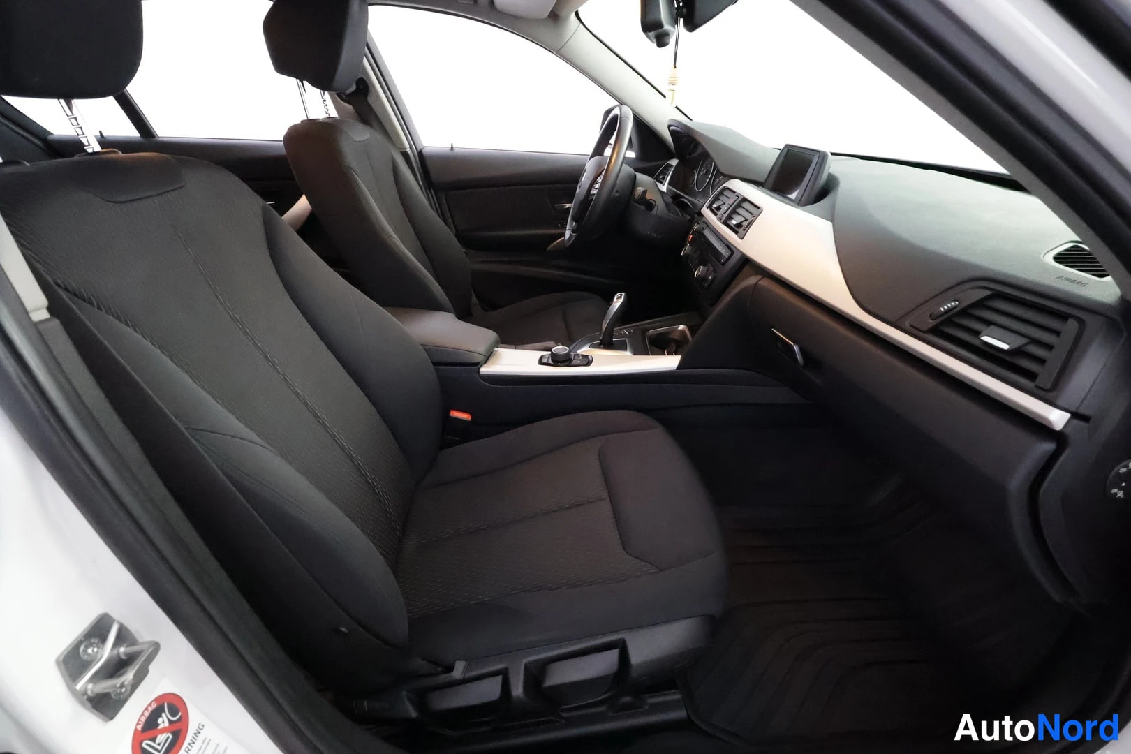 Valkoinen BMW 320i xDrive 2014, kuva 35