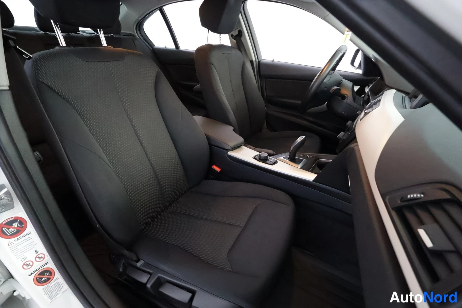 Valkoinen BMW 320i xDrive 2014, kuva 36