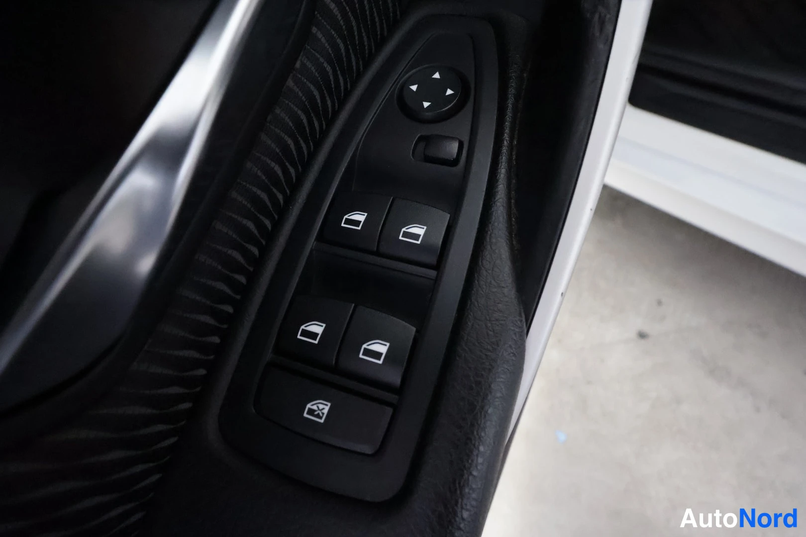 Valkoinen BMW 320i xDrive 2014, kuva 37