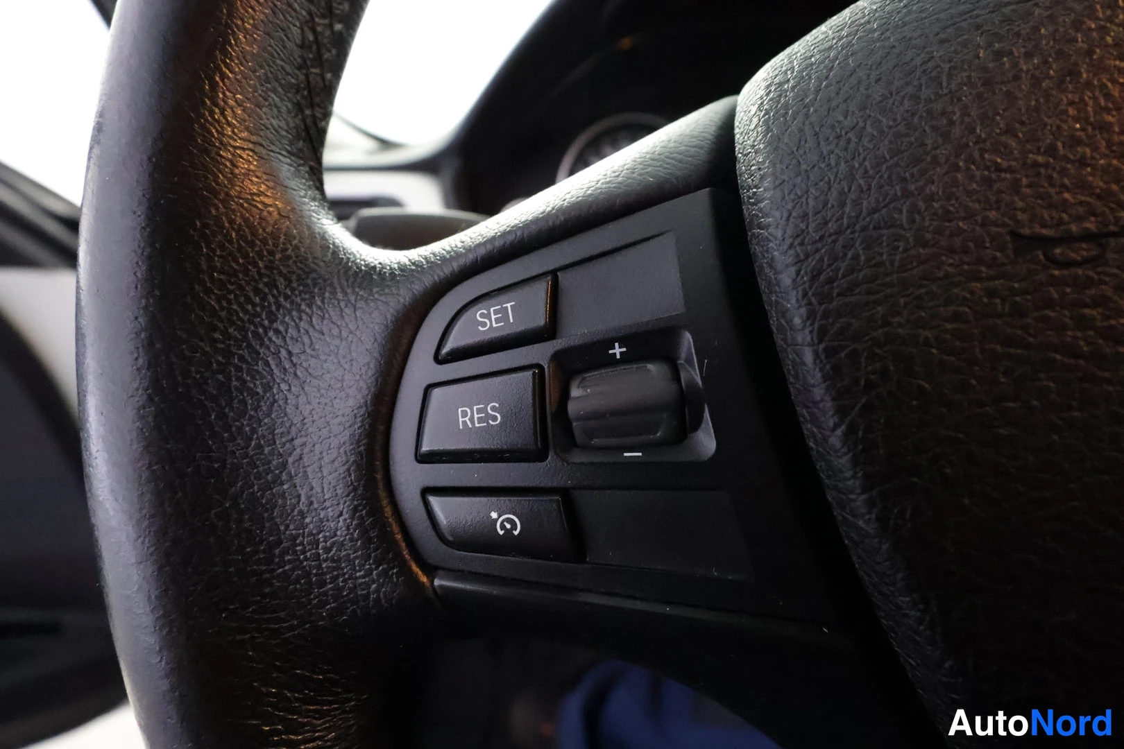 Valkoinen BMW 320i xDrive 2014, yksityiskohta, kuva 14