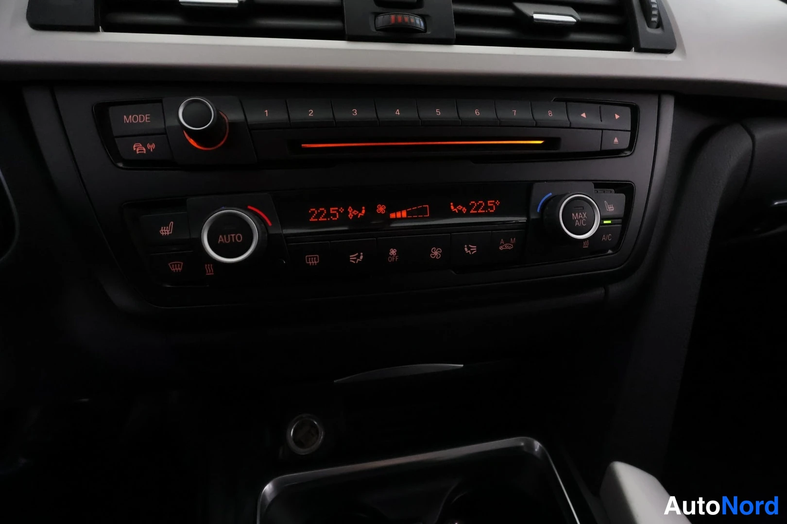 Valkoinen BMW 320i xDrive 2014, yksityiskohta, kuva 22