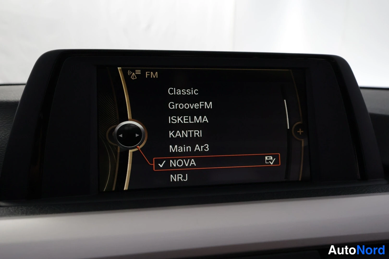 Valkoinen BMW 320i xDrive 2014, yksityiskohta, kuva 18