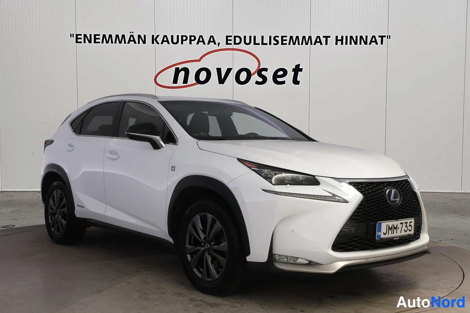 Valkoinen Lexus NX 300H 2017, etuviisto, keula oikealle, kuva 2