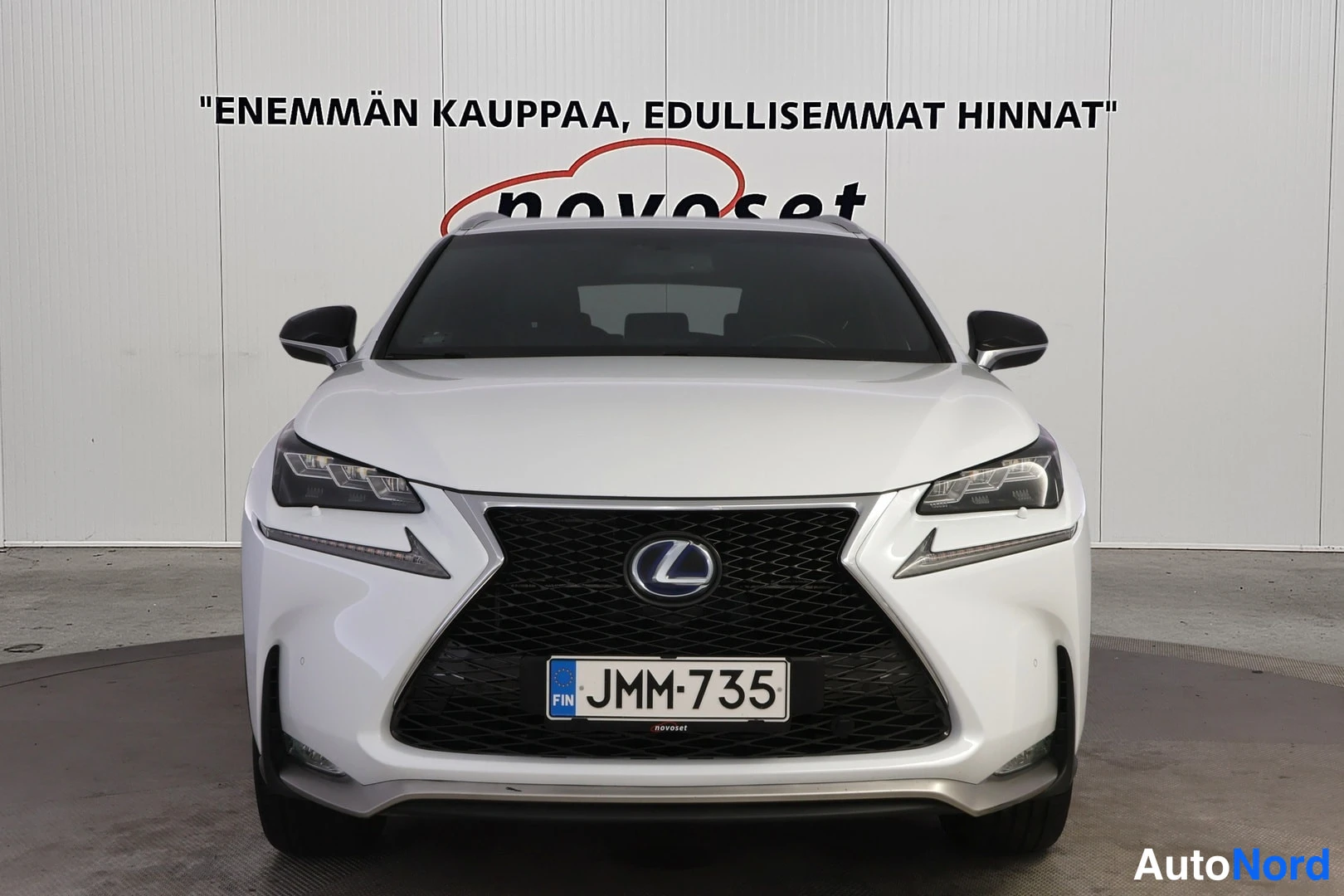 Valkoinen Lexus NX 300H 2017, edestä, kuva 3