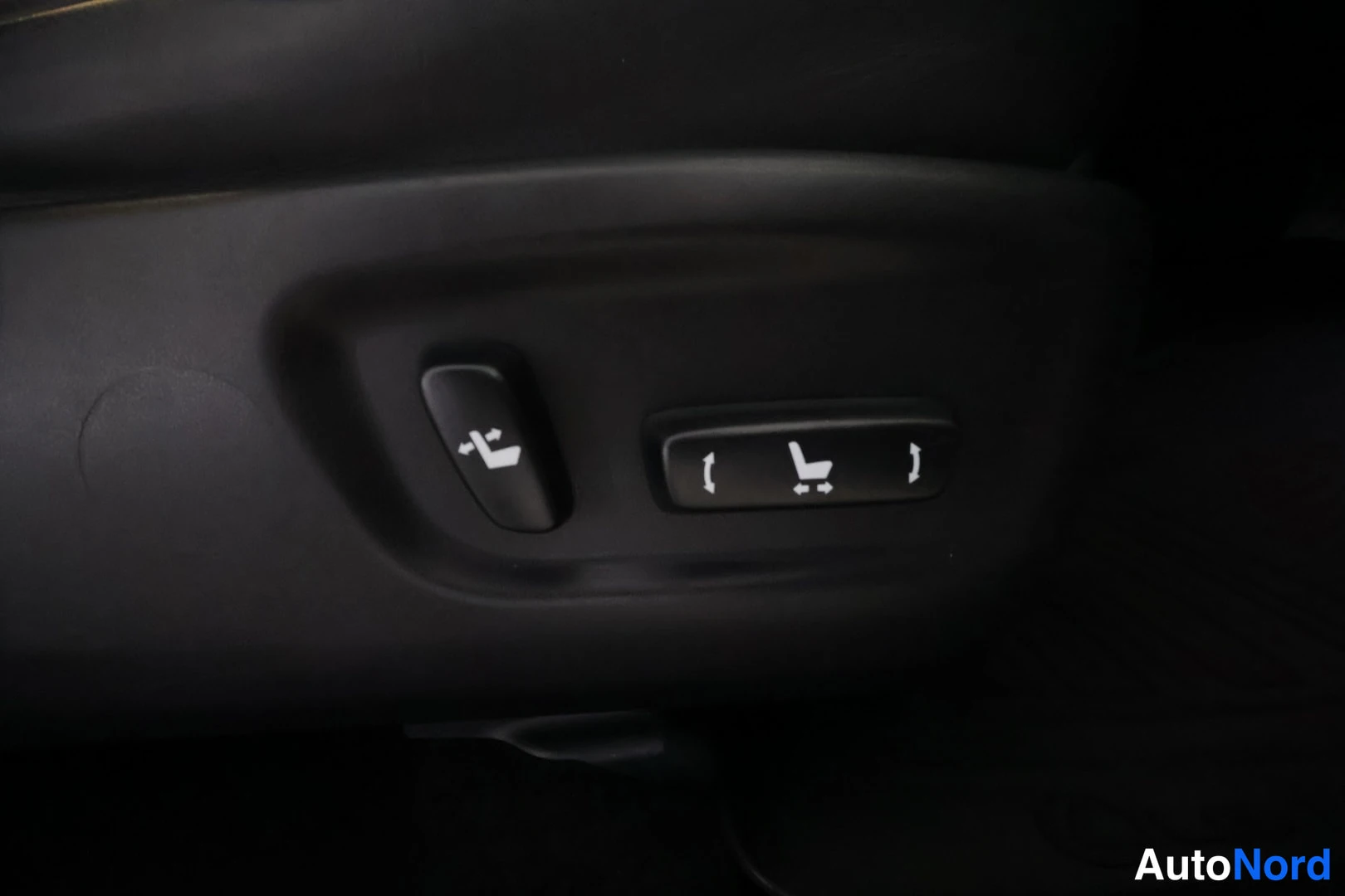 Valkoinen Lexus NX 300H 2017, yksityiskohta, kuva 31