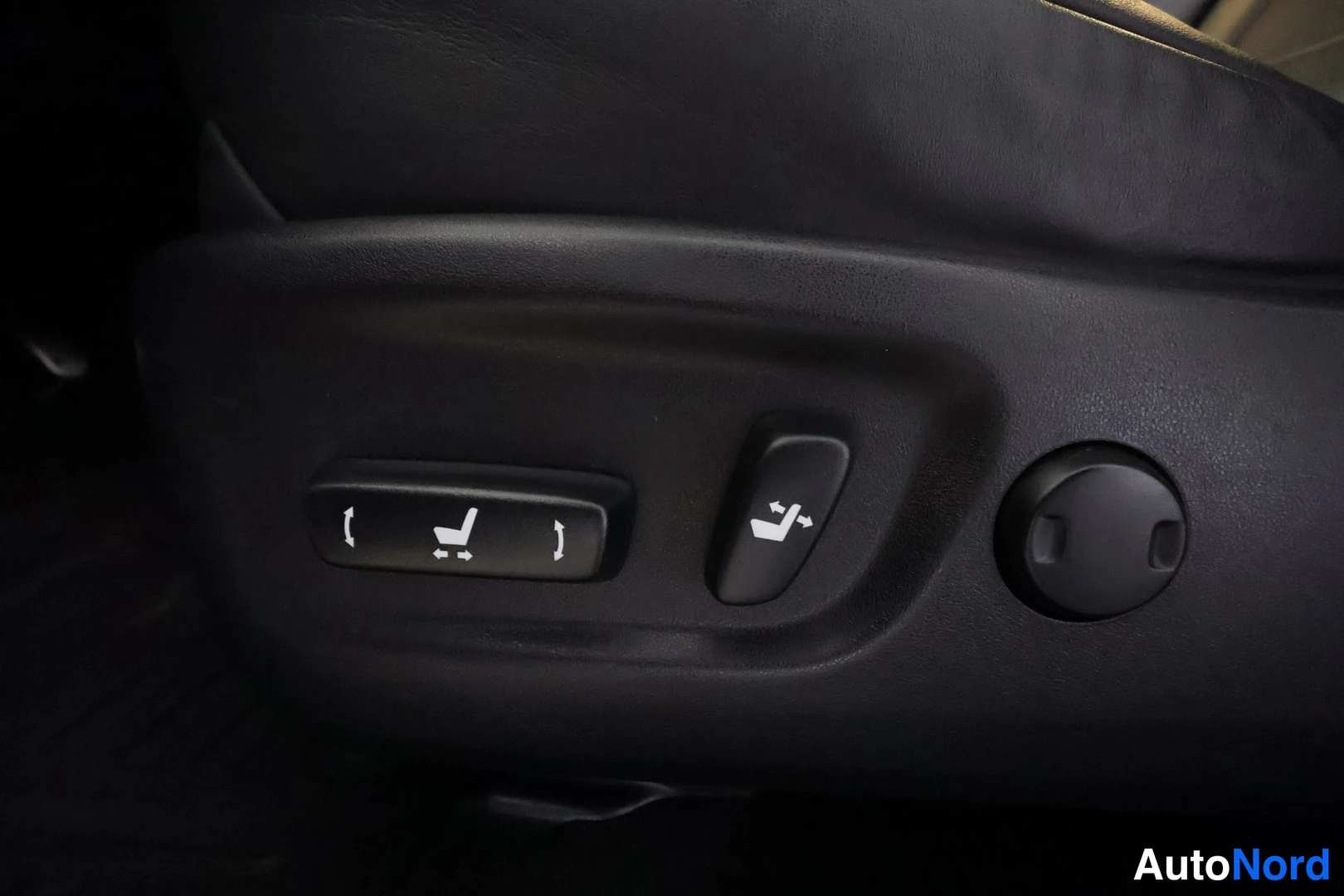 Valkoinen Lexus NX 300H 2017, yksityiskohta, kuva 33