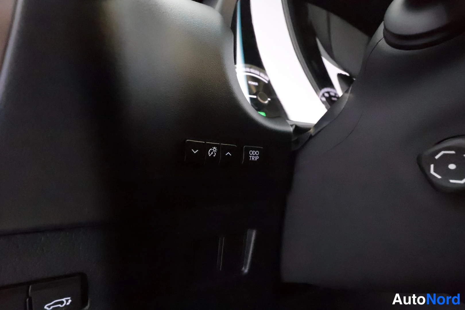 Valkoinen Lexus NX 300H 2017, yksityiskohta, kuva 35