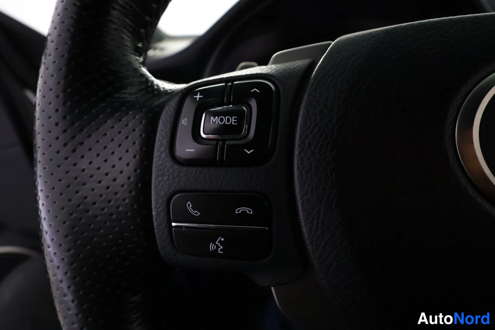 Valkoinen Lexus NX 300H 2017, yksityiskohta, kuva 29