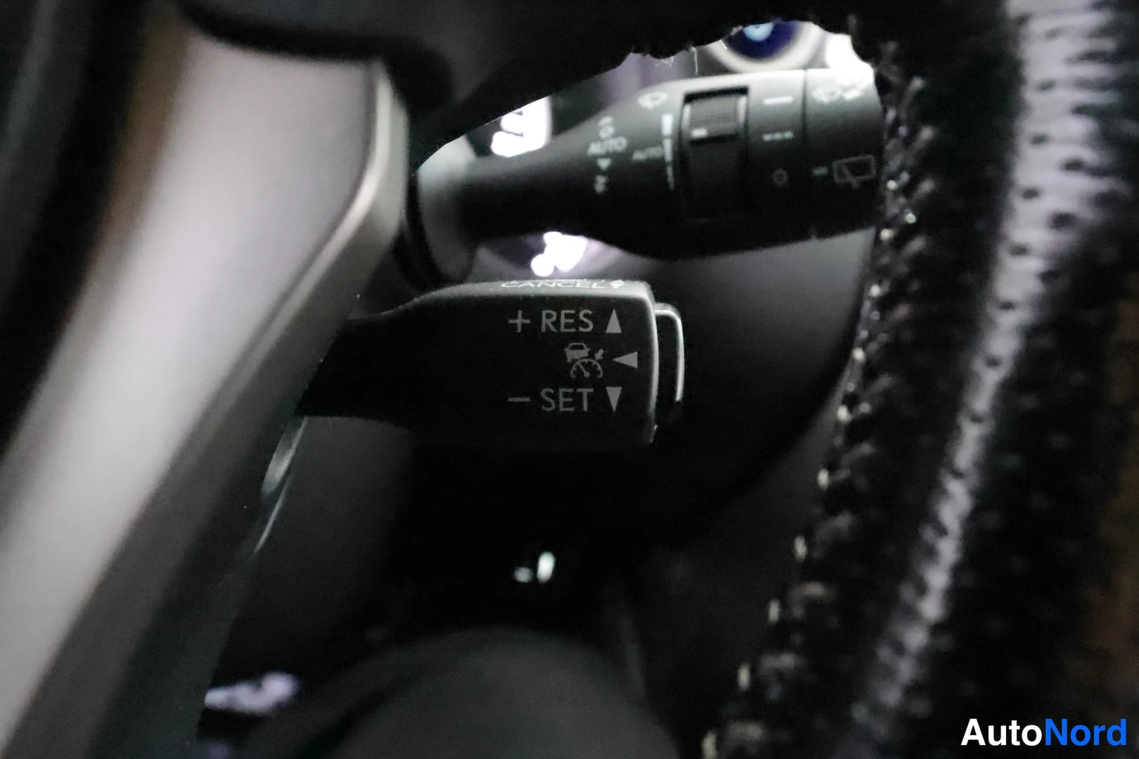 Valkoinen Lexus NX 300H 2017, yksityiskohta, kuva 36