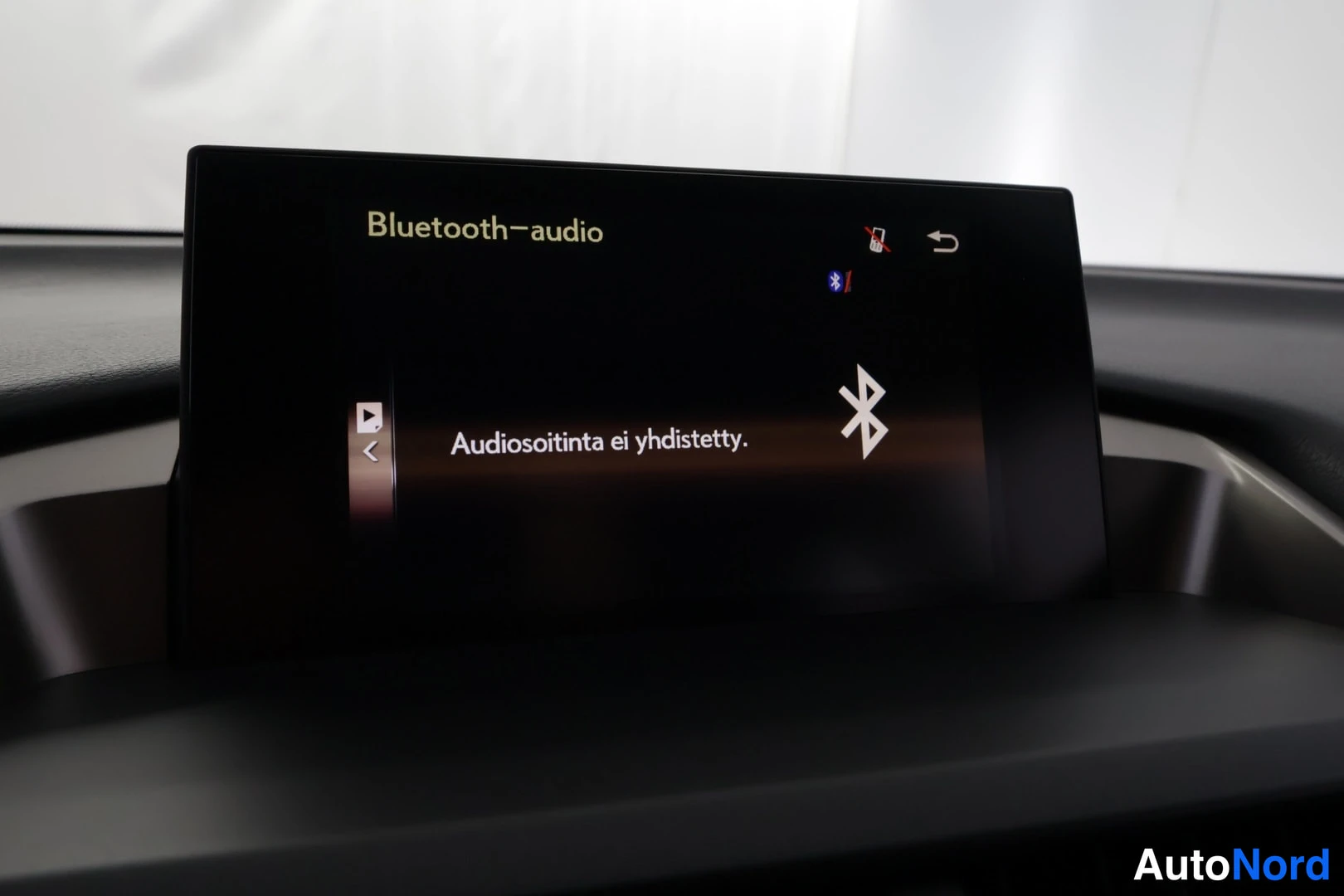 Valkoinen Lexus NX 300H 2017, kuva 37