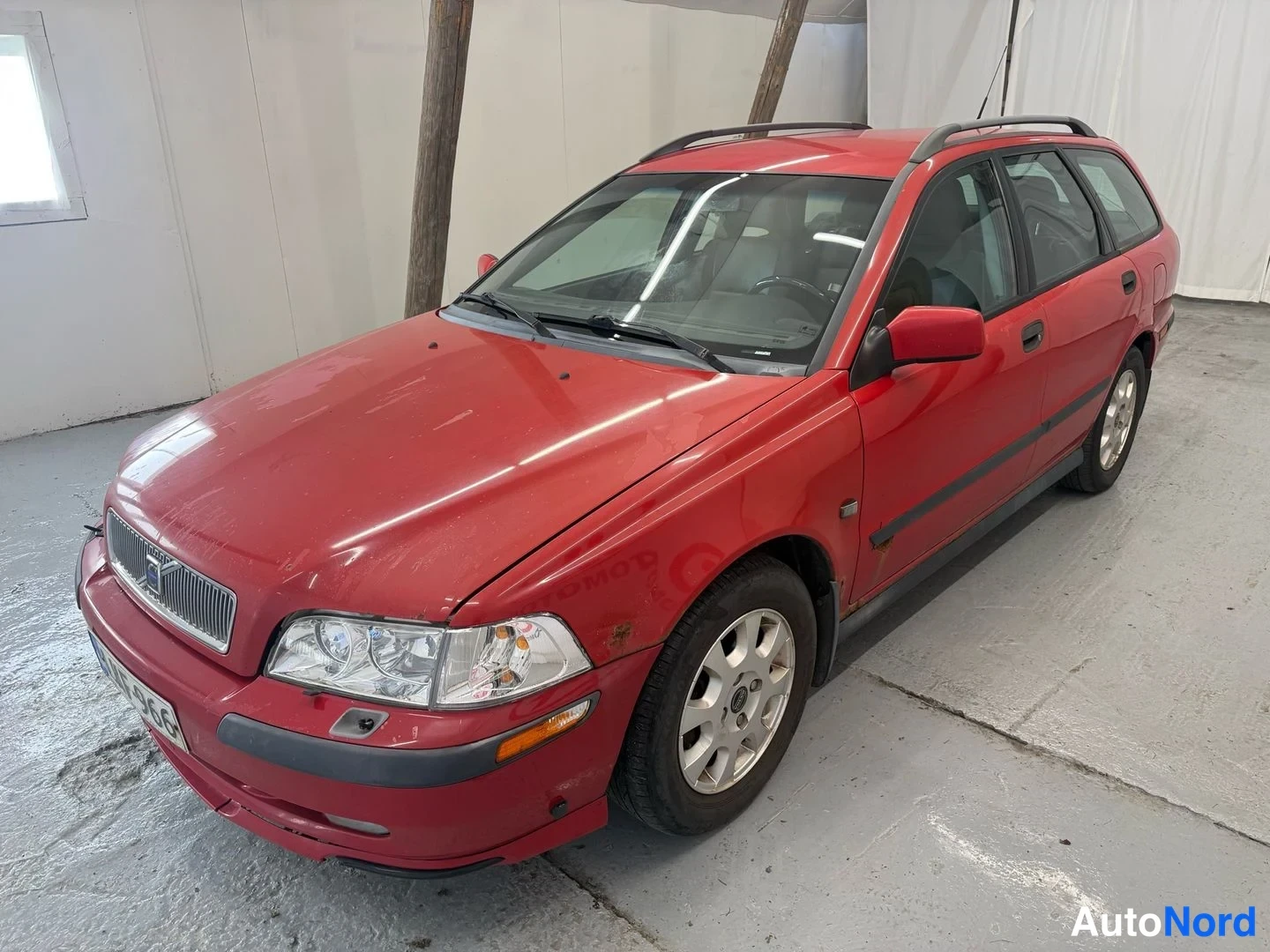 Volvo V40 EI RUUSU MUTTA KUKKII SE POTTUKIN, AJOLTAAN HYVÄNOLOINEN AUTO, 2002
