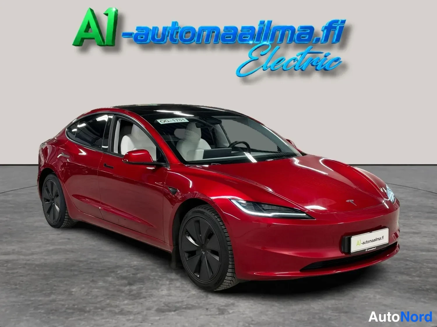 Punainen Tesla Model 3 2024, etuviisto, keula oikealle, kuva 3